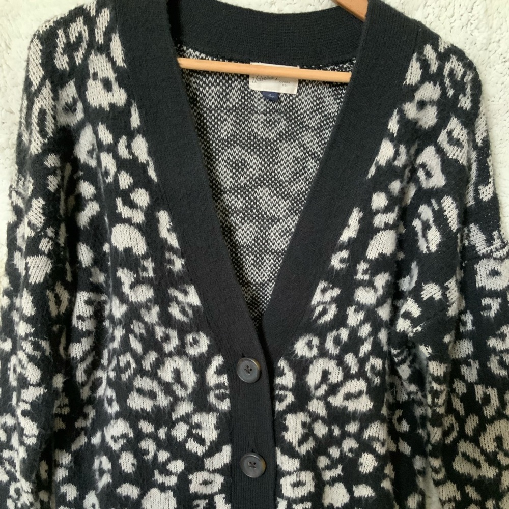 Universal Thread black and white button cardigan